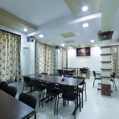Oyo 4198 Hotel Shri Sai Murli シルディ エクステリア 写真