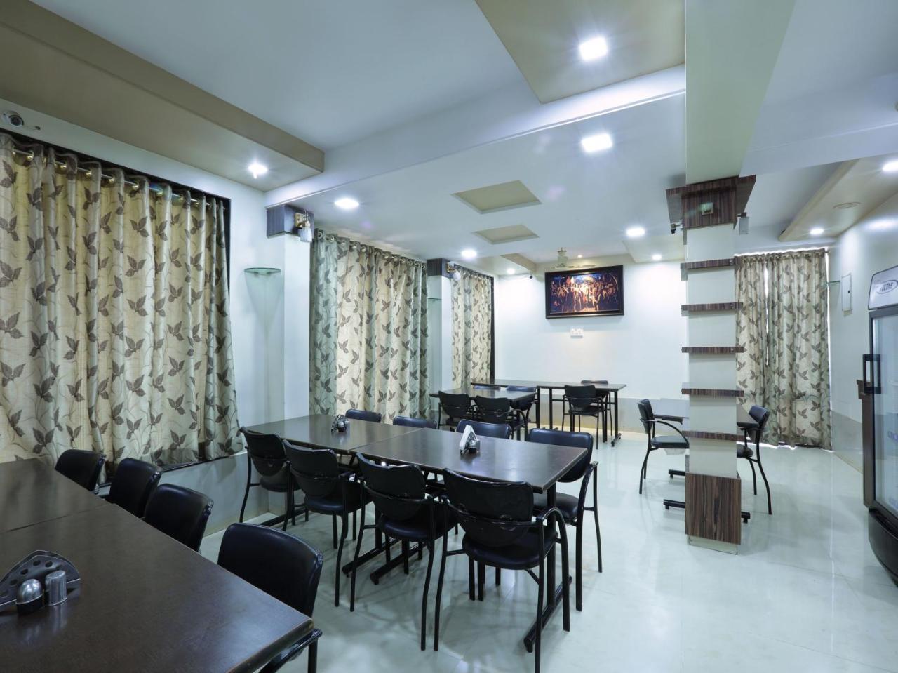 Oyo 4198 Hotel Shri Sai Murli シルディ エクステリア 写真
