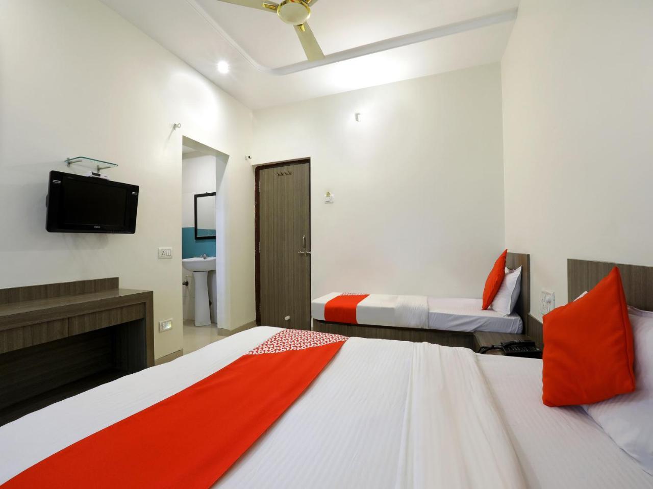 Oyo 4198 Hotel Shri Sai Murli シルディ エクステリア 写真