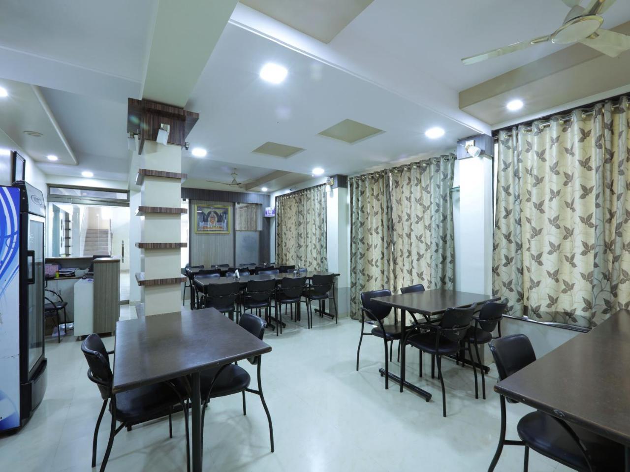 Oyo 4198 Hotel Shri Sai Murli シルディ エクステリア 写真