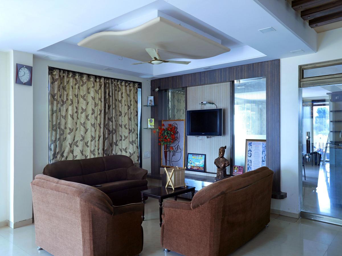 Oyo 4198 Hotel Shri Sai Murli シルディ エクステリア 写真