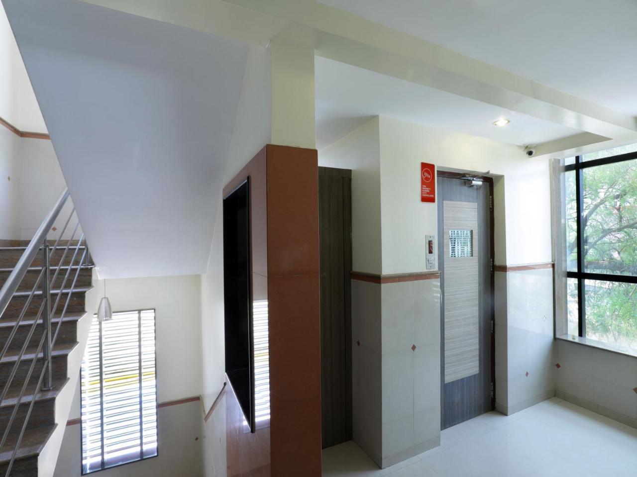 Oyo 4198 Hotel Shri Sai Murli シルディ エクステリア 写真