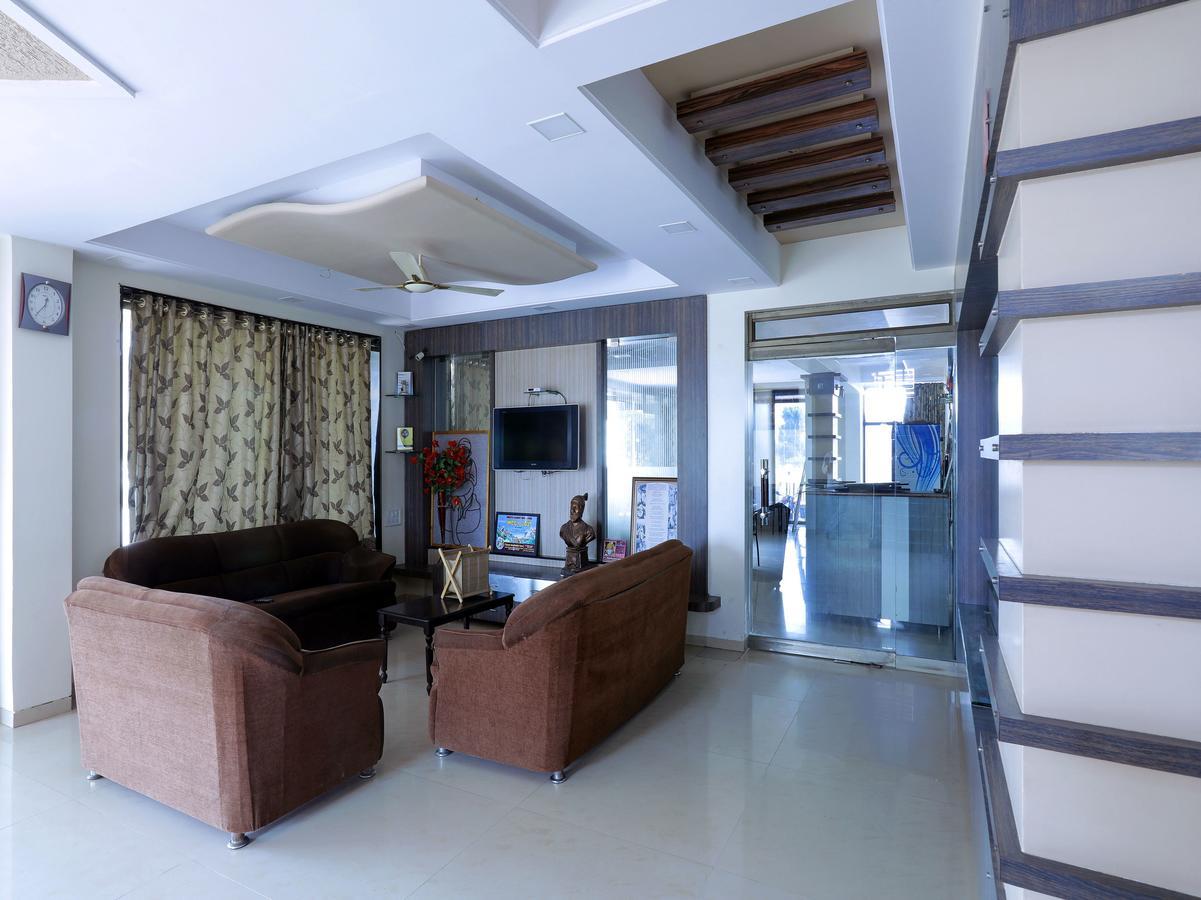 Oyo 4198 Hotel Shri Sai Murli シルディ エクステリア 写真