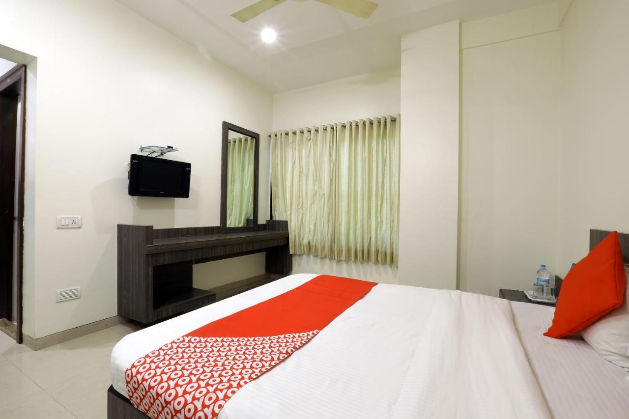 Oyo 4198 Hotel Shri Sai Murli シルディ エクステリア 写真
